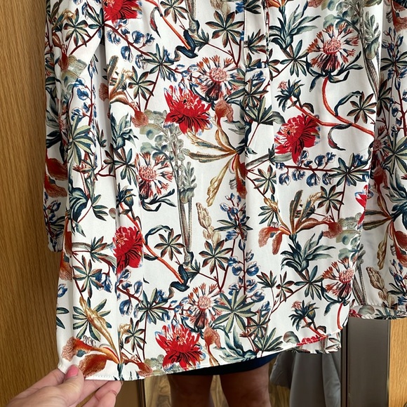 Faith & Zoe 1X floral long sleeve blouse V neck with buttons elastic cuffs - Picture 6 of 10